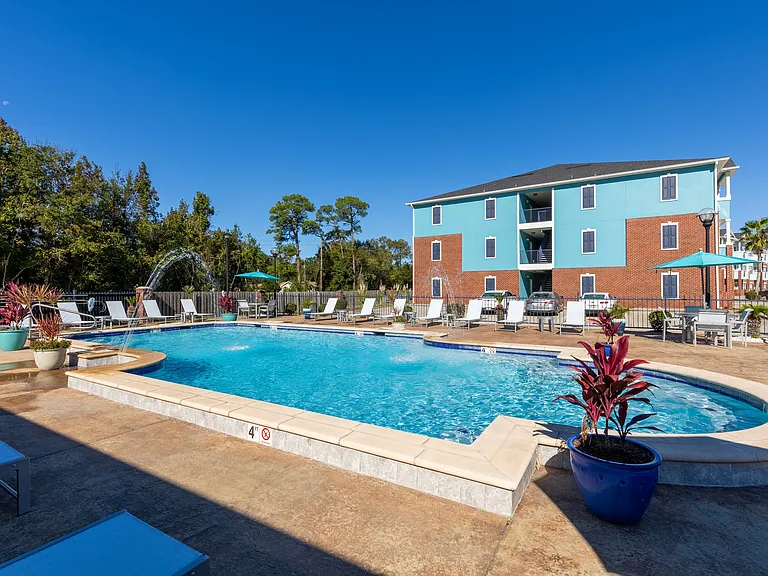 Oceanaire Apartments — Photo 15