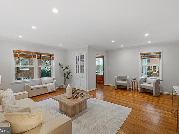 4th image of 2836 Meadow Ln