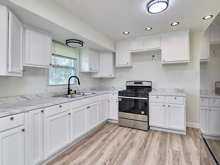6009 Bermuda Dr — Photo 8
