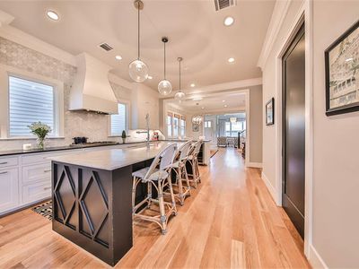 820 E 25th St, Houston, TX, 77009
