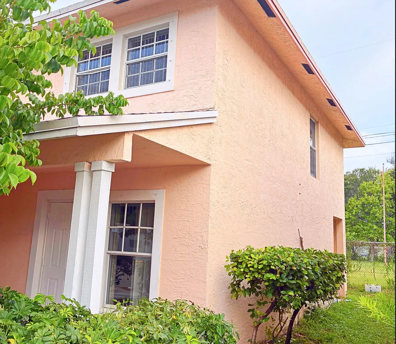 3 bed, 2.5 bath, 1609 sqft, $2,599 — Photo 2