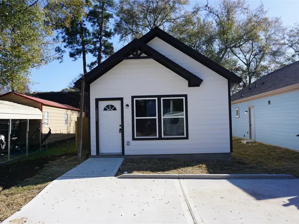 10090 Calendar St, Willis, TX 77318