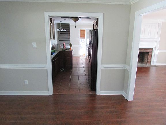 Dining to Kitchen