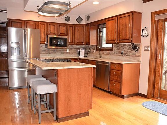 5th image of 123 Heathercroft Dr