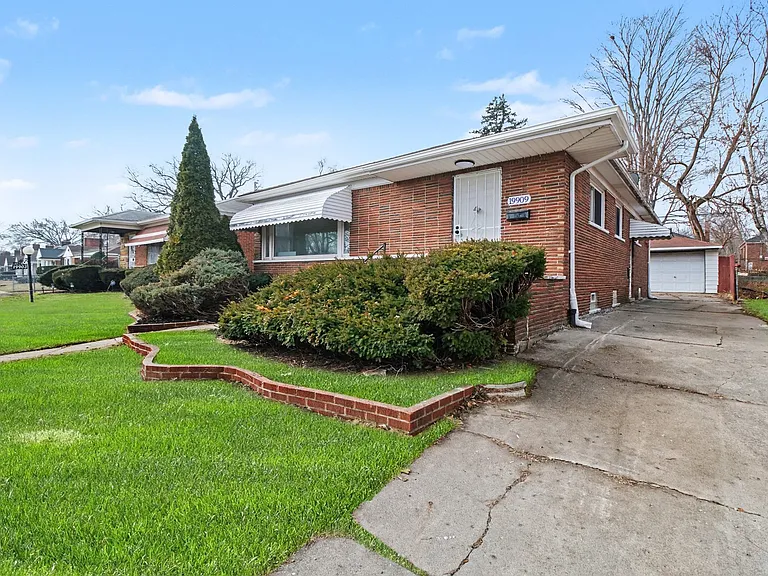 19909 Murray Hill St — Photo 14