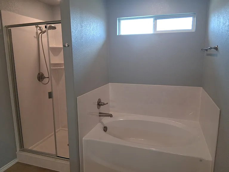 Primary En Suite (2)