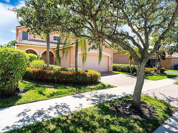 2nd image of 1112 Chinaberry Drive