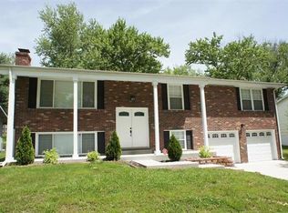 592 Bridgebend Rd, Ballwin, MO 63021