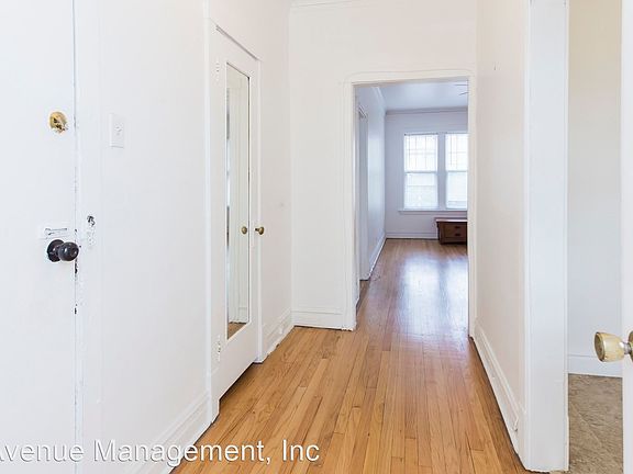 3rd image of 948 S Oak Park Ave Unit 1