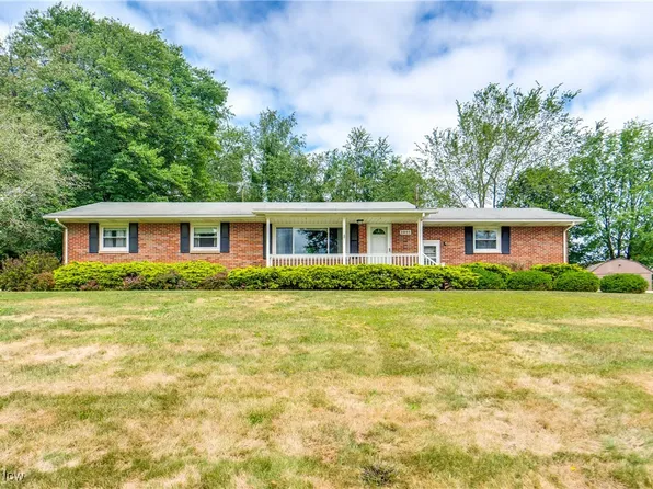 3965 N Vista St NW, Uniontown, OH 44685