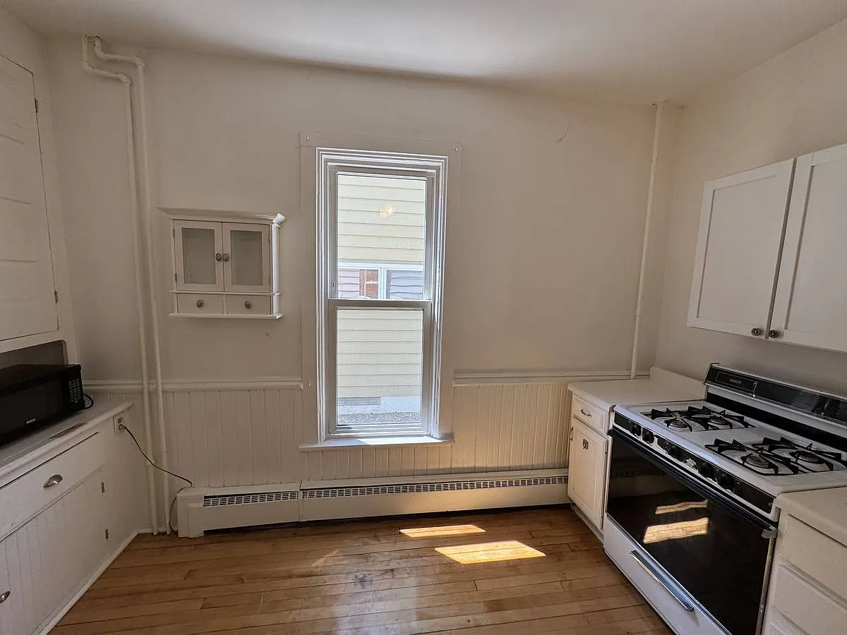 2 bed, 1000 sqft, $1,490 — Photo 3