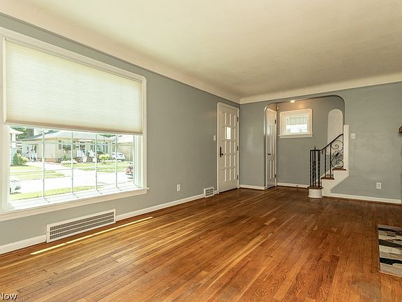 4th image of 6106 Bradley Ave