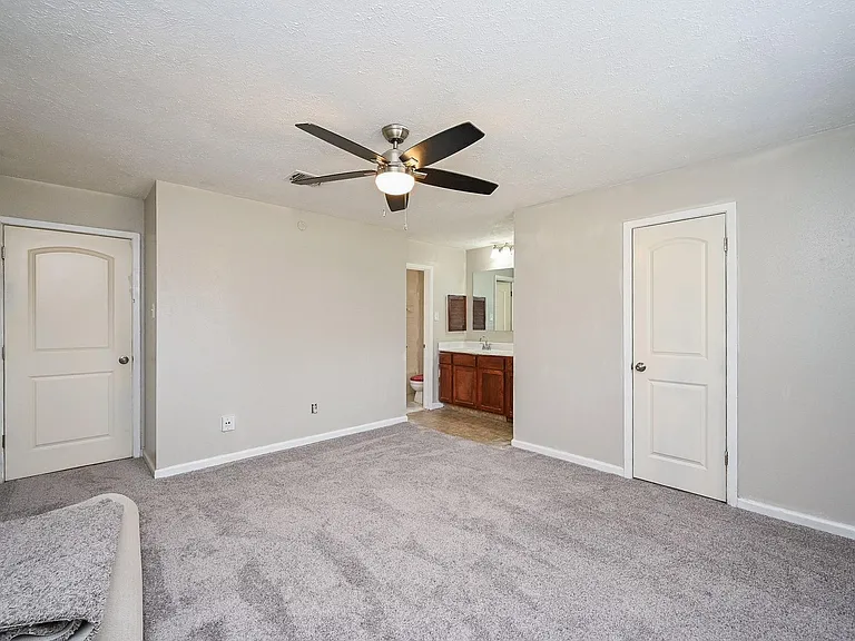 1114 Blue Diamond Dr — Photo 10
