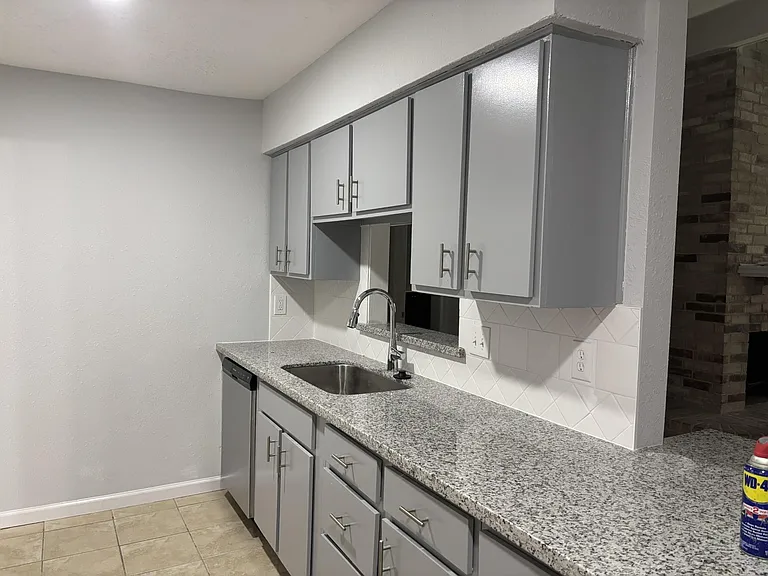 10446 Towneview Dr — Photo 2