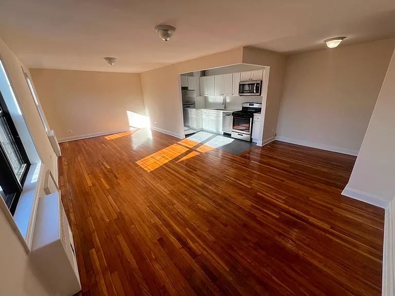 14454 Roosevelt Ave #1F — Photo 2