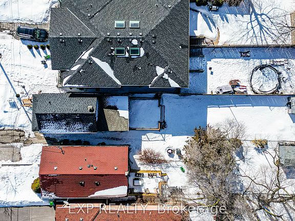 5th image of 224 Aylesworth Ave