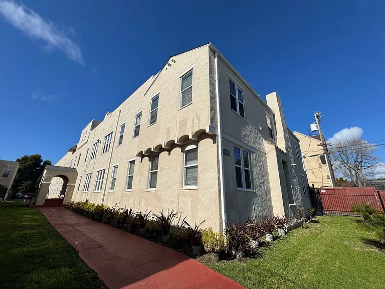 The Palms on Seminary — Photo 3