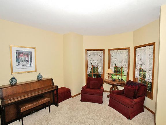 5th image of 15872 Stanton St