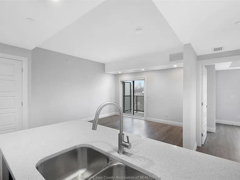 840 Wyandotte St E #208 — Photo 25