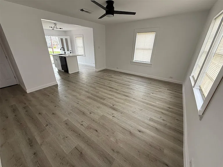 4114 Victoria Ave — Photo 13