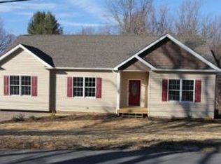 1302 College Hts, Johnson City, TN 37604