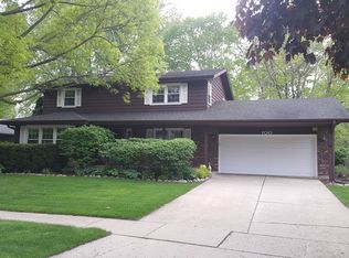 100 Brookside Dr, Elgin, IL 60123