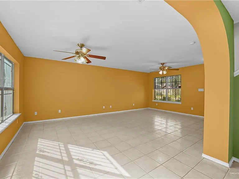 209 San Ignacio Ave — Photo 5