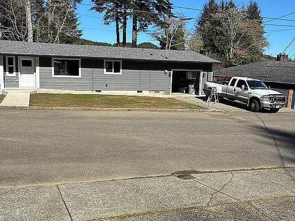 3rd image of 3165 Maple Ct