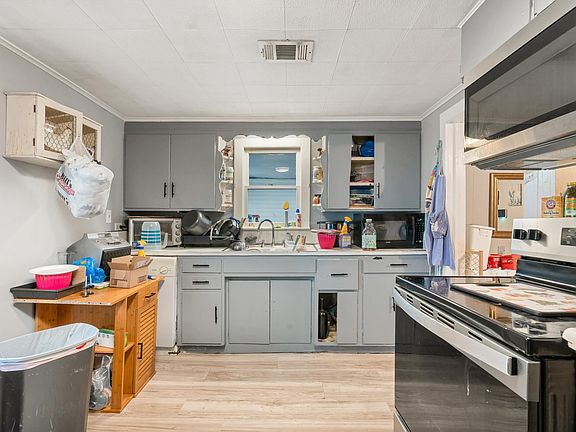 5th image of 803 E Main St
