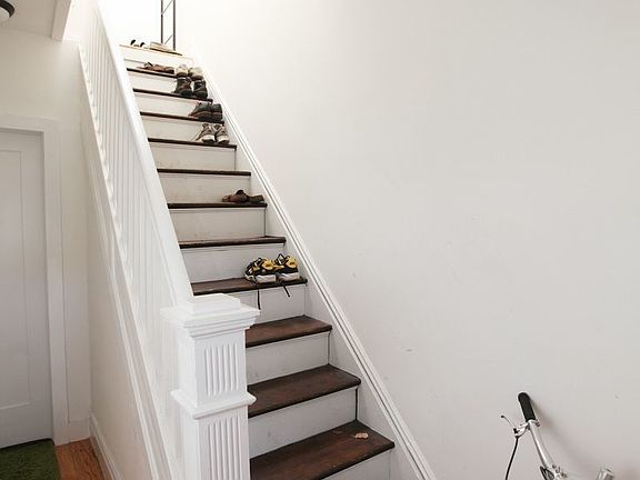 5th image of 420 Cornelia St #2PH1