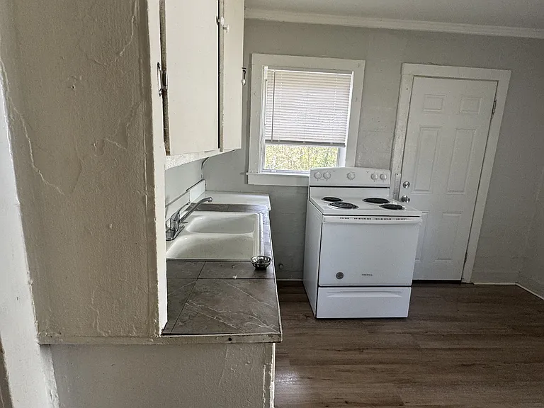1004 Duke St — Photo 6