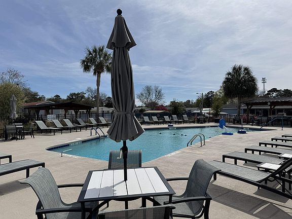 5th image of 15 Musket St.