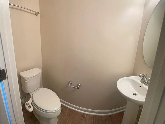 4th image of 428 Covington Ct