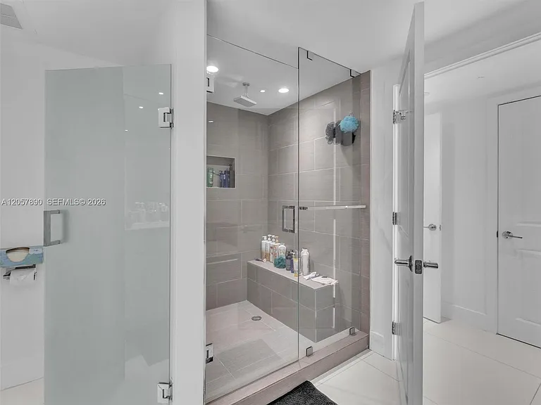19707 Turnberry Way #21D — Photo 16