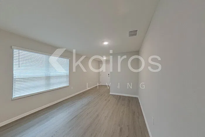 3 bed, 2.0 bath, 1453 sqft, $2,045 — Photo 4