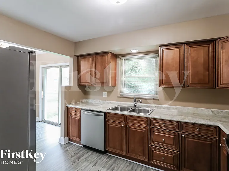 1015 Thunderbird Dr — Photo 8