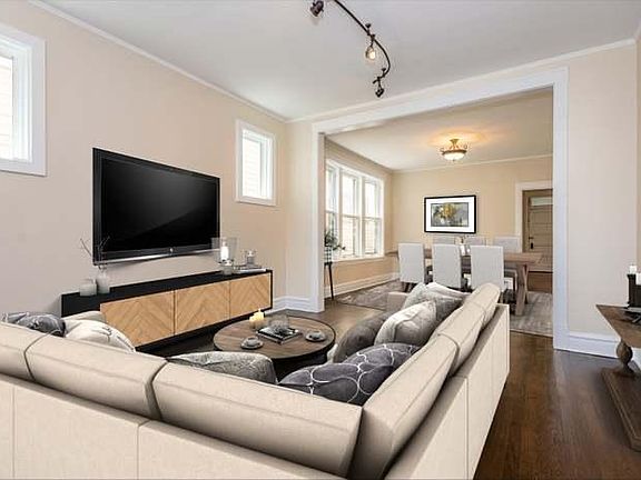 3rd image of 2636 N Avers Ave #1