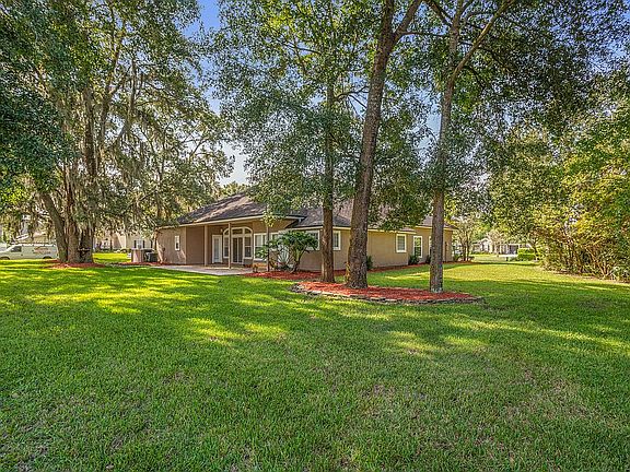 3rd image of 700 Sweetbay Ct