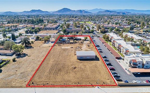 5th image of 16236 Arrow Blvd