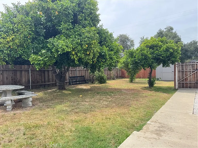 114 E Dexter St — Photo 21