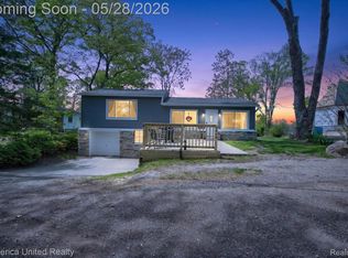 3980 Ben Hur Dr, Brighton, MI 48114