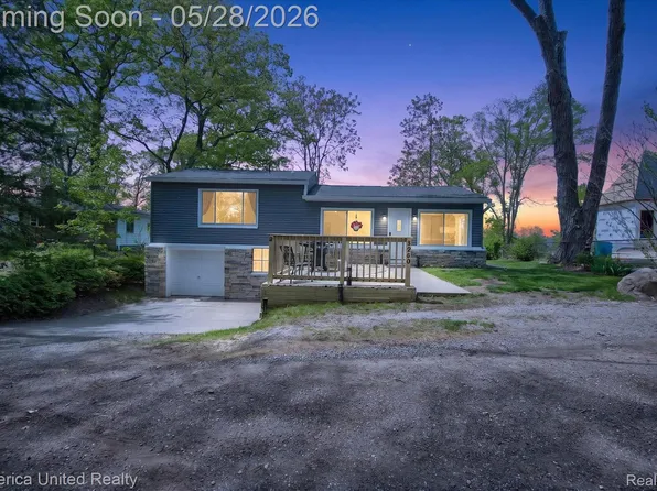 3980 Ben Hur Dr, Brighton, MI 48114