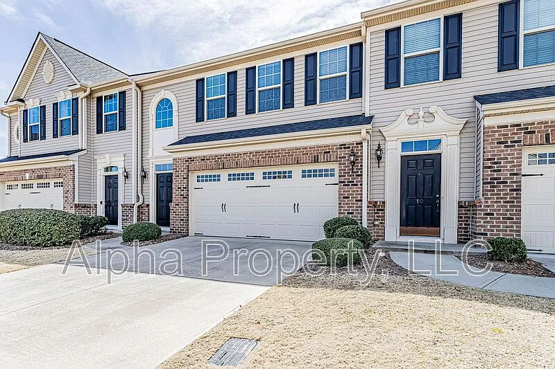 3 bed, 2.5 bath, 1800 sqft, $1,950 — Photo 3