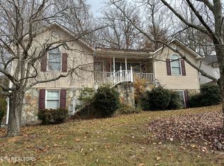 185 Country Walk Dr, Powell, TN 37849