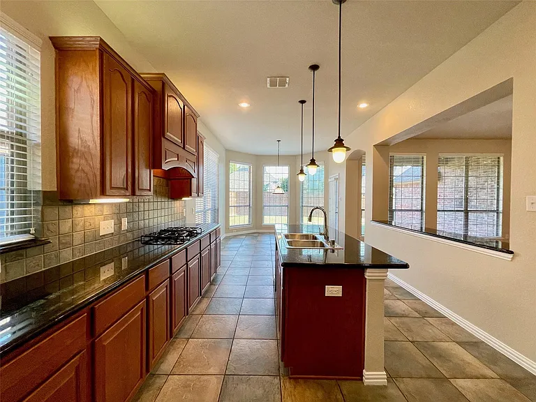 2902 Madison Dr — Photo 14