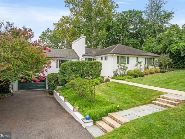 9219 Le Velle Dr, Chevy Chase, MD 20815