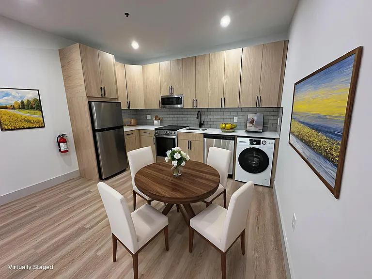 114 Main St #101 — Photo 1