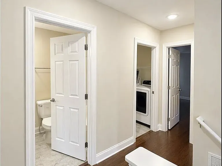 2238 Deyerle Ave — Photo 14