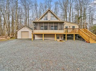 88 Parkwood Dr, Lake Ariel, PA 18436