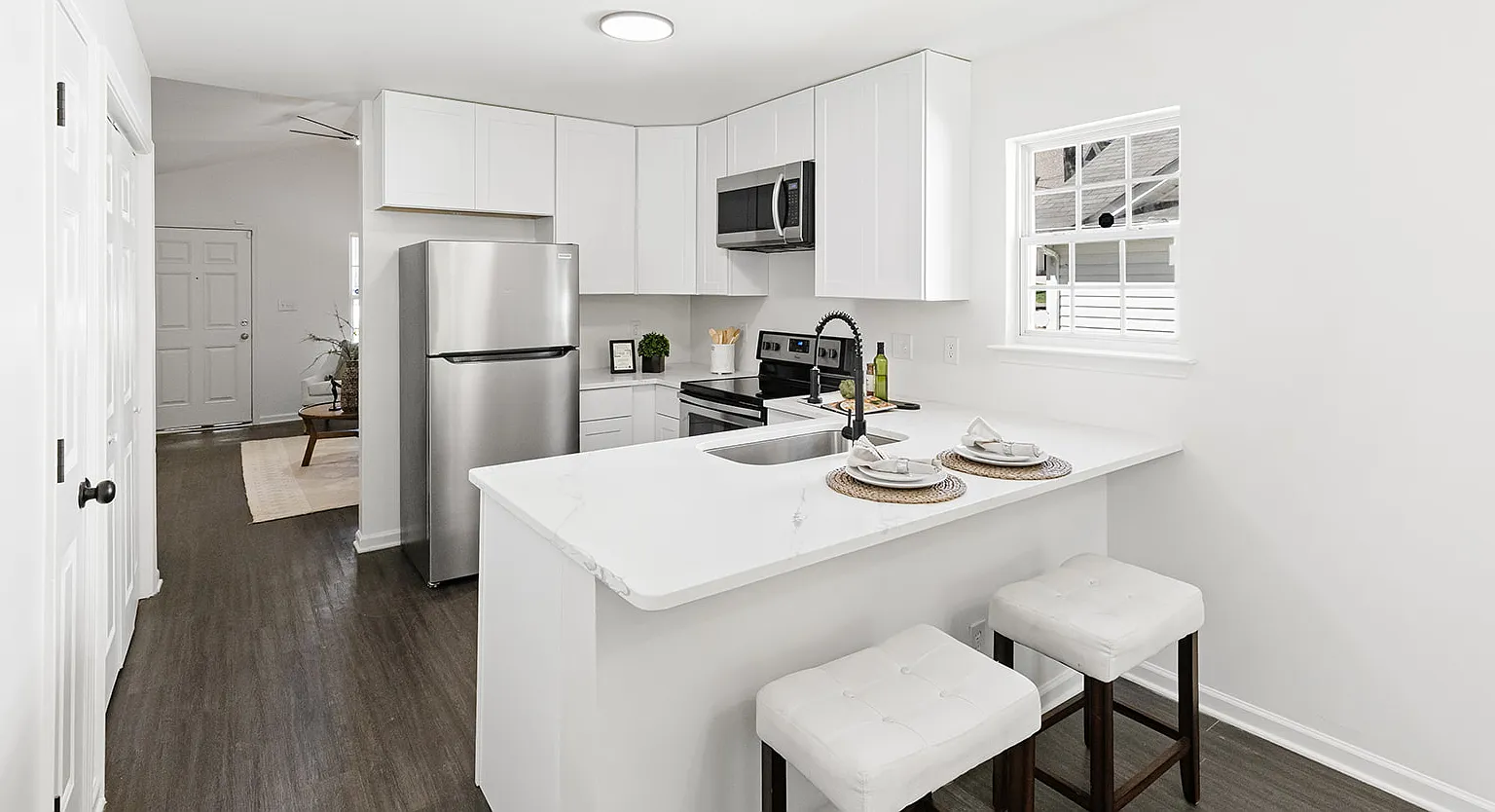 3 bed, 1122 sqft, $2,000 — Photo 3